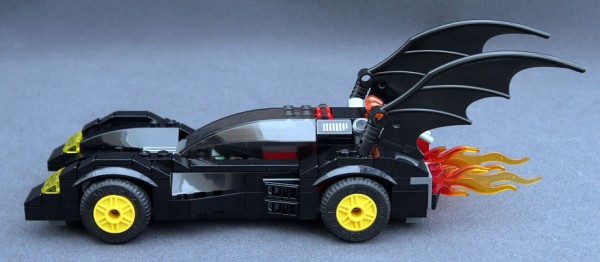 6864 Batmobile and the Two-Face Chase