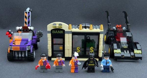 6864 Batmobile and the Two-Face Chase