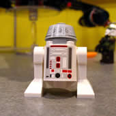 75018 Jek-14's Stealth Starfighter - Astromech Droid R4-G0 75018 Jek-14's Stealth Starfighter