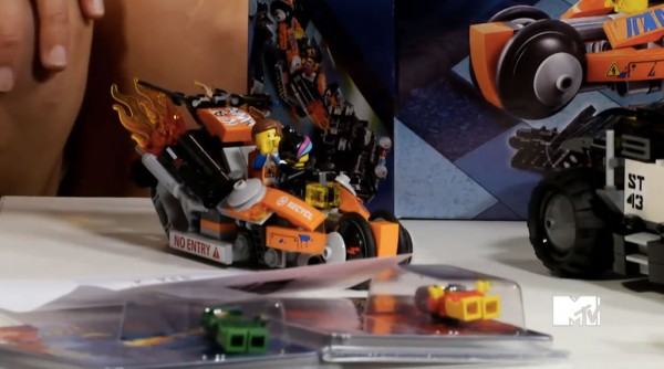 LEGO The Movie Wyldstyle Chase