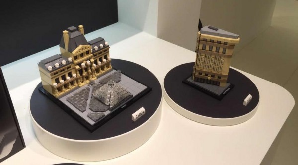 LEGO Architecture - 21024 Le Louvre LEGO Architecture - 21024 Le Louvre