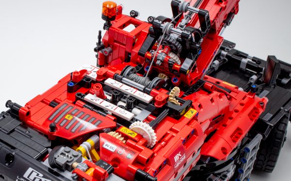 LEGO Technic 42082 Rough Terrain Crane