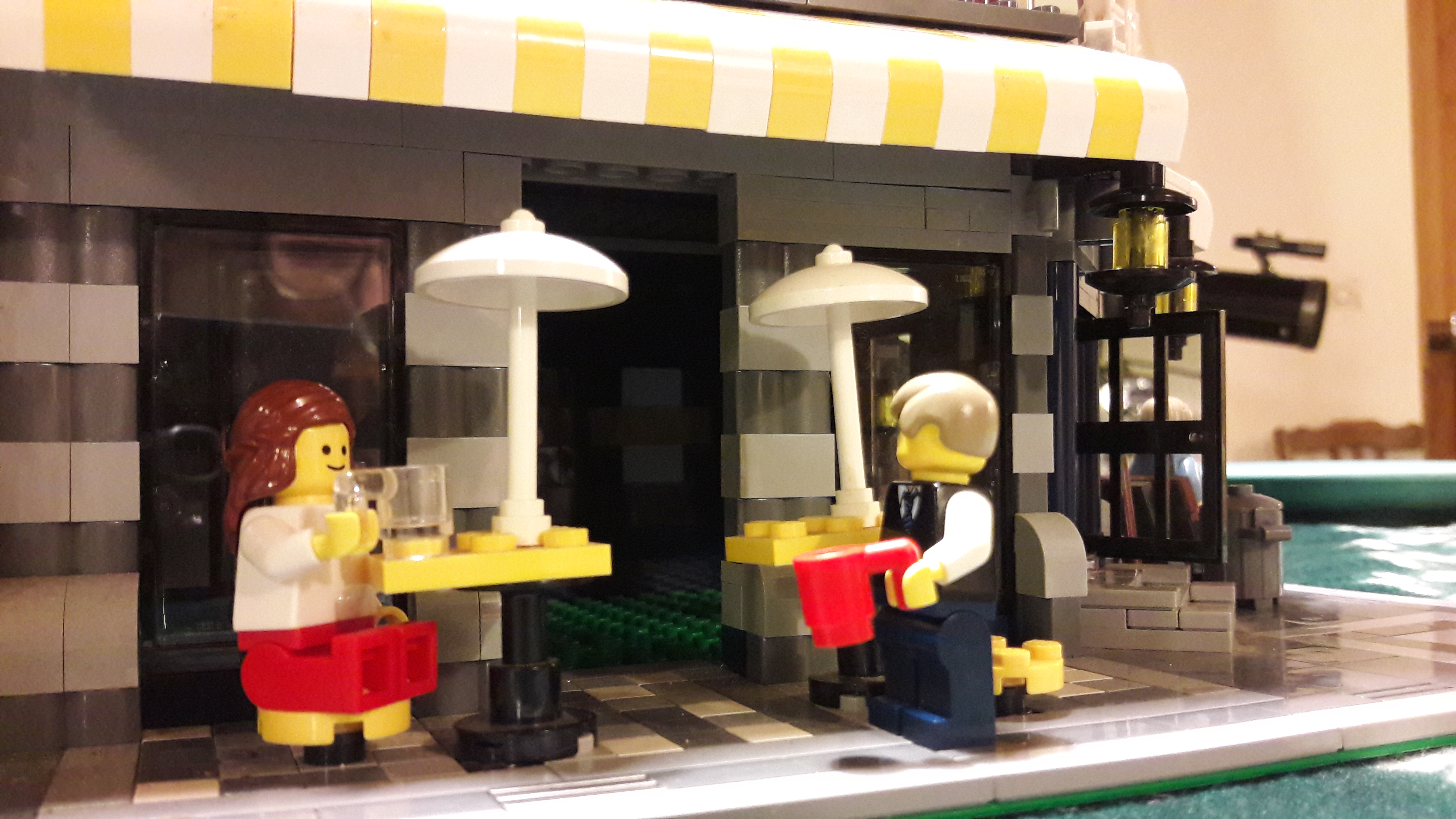 Lego Creator Expert 10182 Café Corner / Le Café Du Coin (2007) HOTH