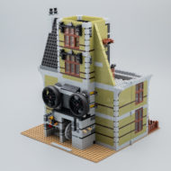 Zbirka LEGO Fairground 10273 Hiša s straši