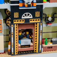 Zbirka LEGO Fairground 10273 Hiša s straši