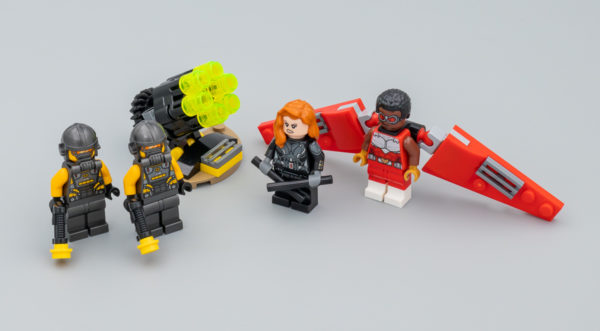 40418 lego marvel avengers falcon black widow team up review 1