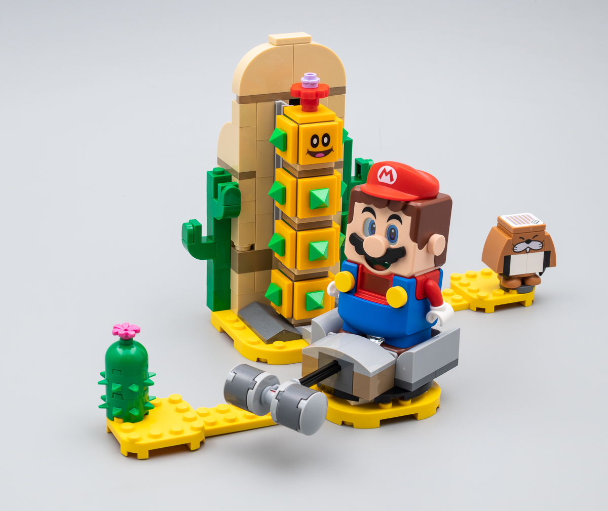 Nintendo s'associe avec LEGO ! - Page 4 71363-lego-super-mario-desert-pokey-expansion-set-review-hothbricks_1