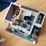 Koleksi Bangunan Modular LEGO 10278 Kantor Polisi
