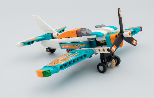 Състезателен самолет LEGO Technic 42117