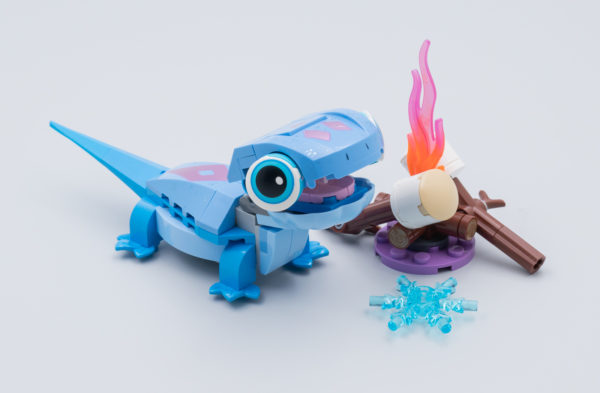 LEGO Disney 43186 Bruni Karakter yang Dapat Dibangun Salamander
