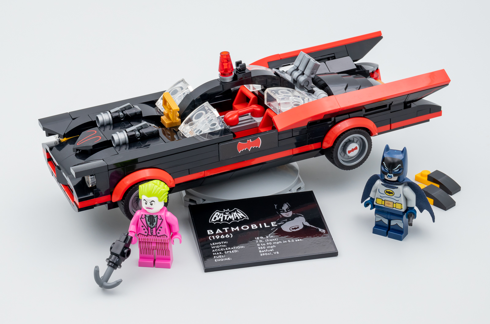 DC Comics, Batman Batmobile avec figurine Batman de 10 cm, effets