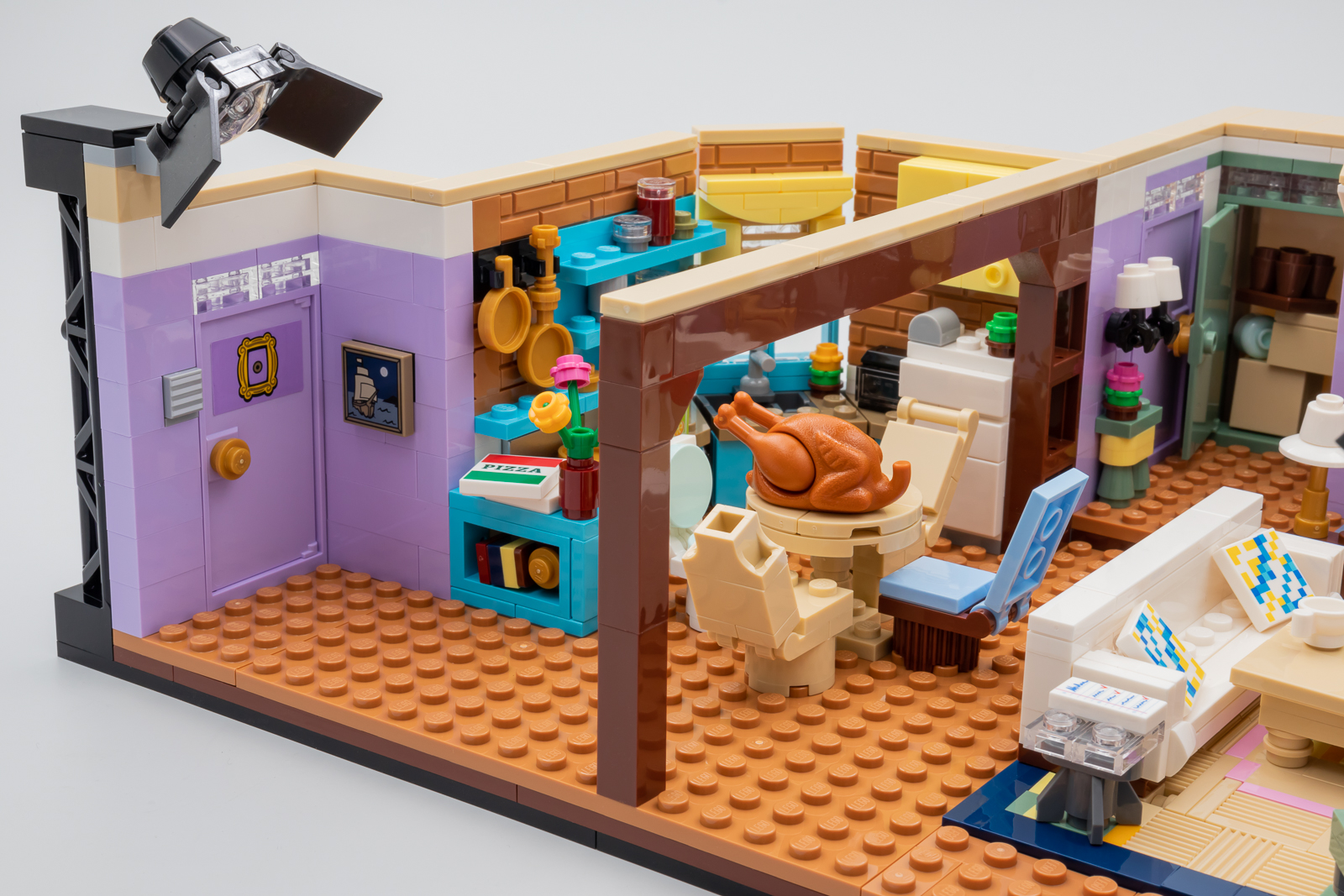 ▻ Vite testé : LEGO 10292 F⋅R⋅I⋅E⋅N⋅D⋅S Apartments - HOTH BRICKS