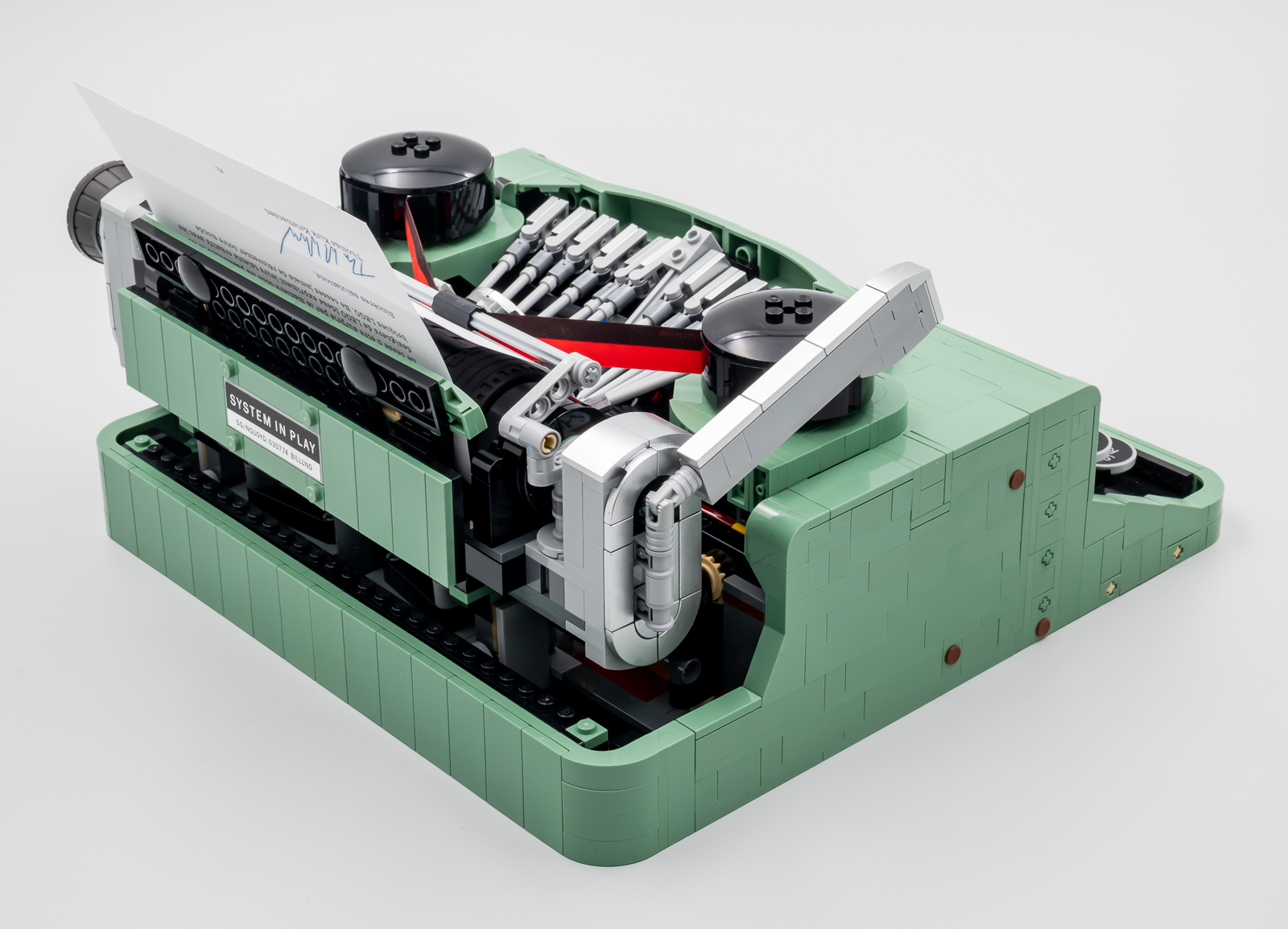 LEGO Ideas ci riporta indietro nel tempo con il set della macchina da  scrivere - Tom's Hardware