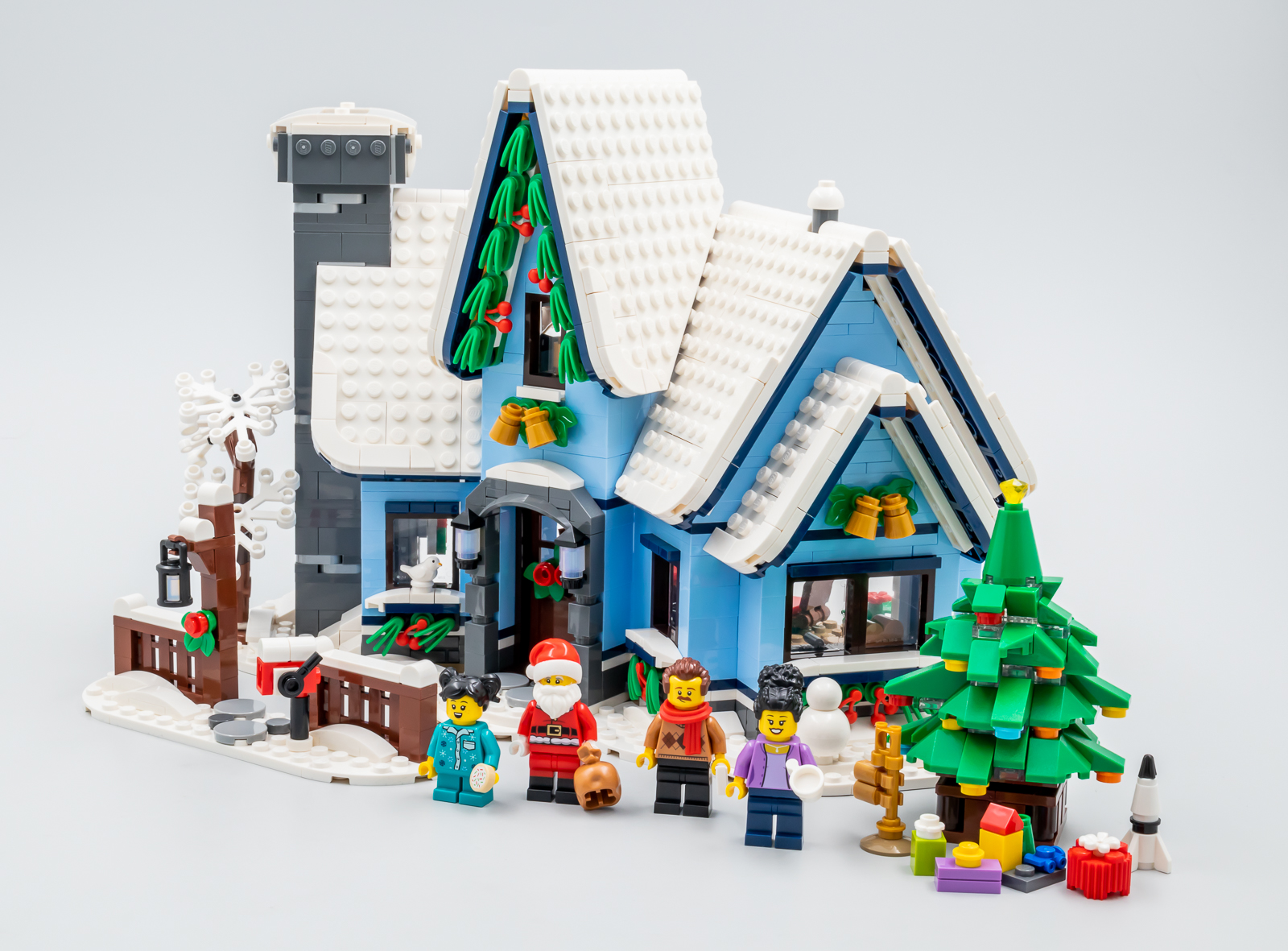 ▻ Review : LEGO Winter Village 10293 Santa's Visit - HOTH BRICKS