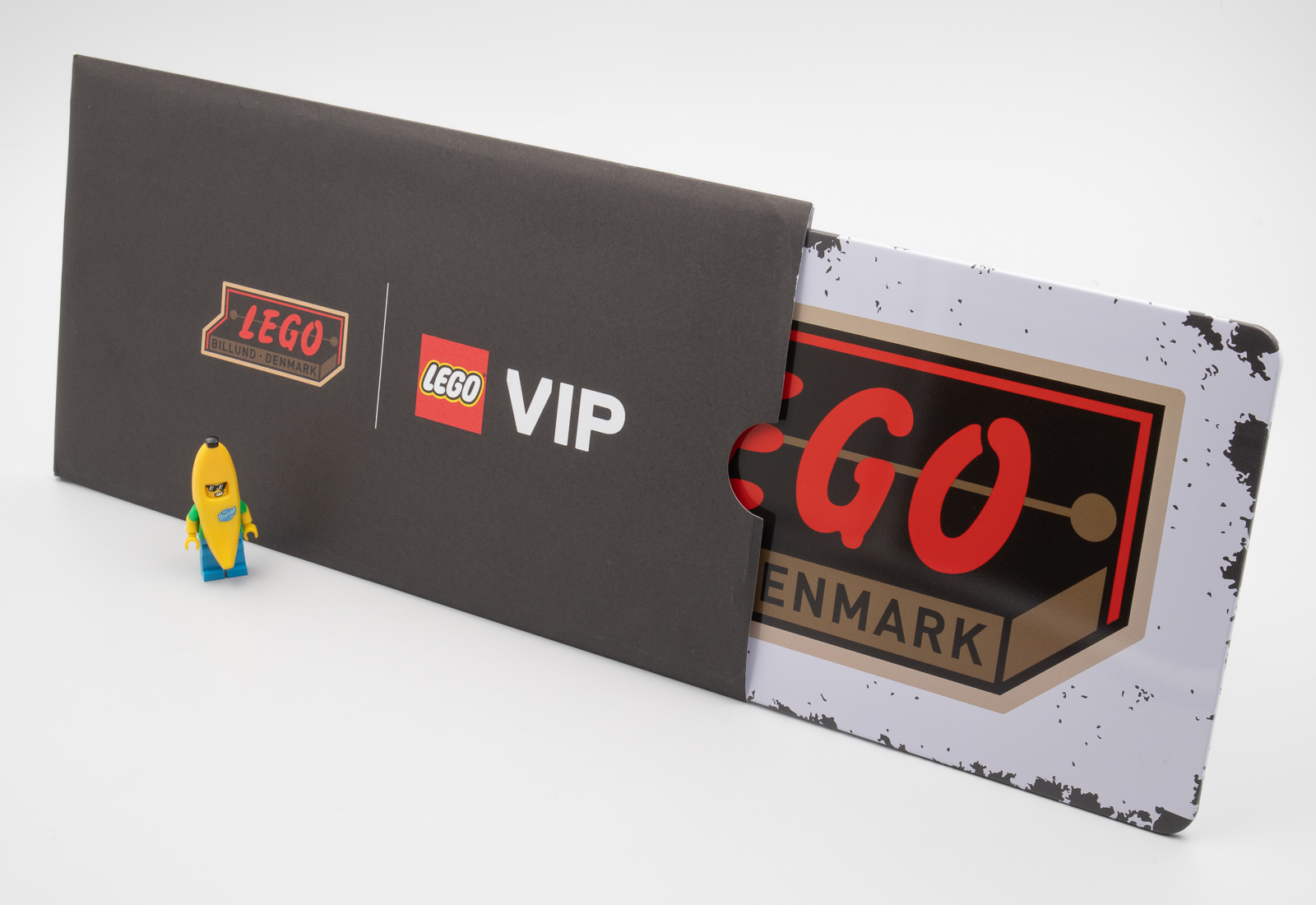 ▻ Gros plan sur la plaque VIP LEGO 5007016 1950's Retro Tin - HOTH BRICKS