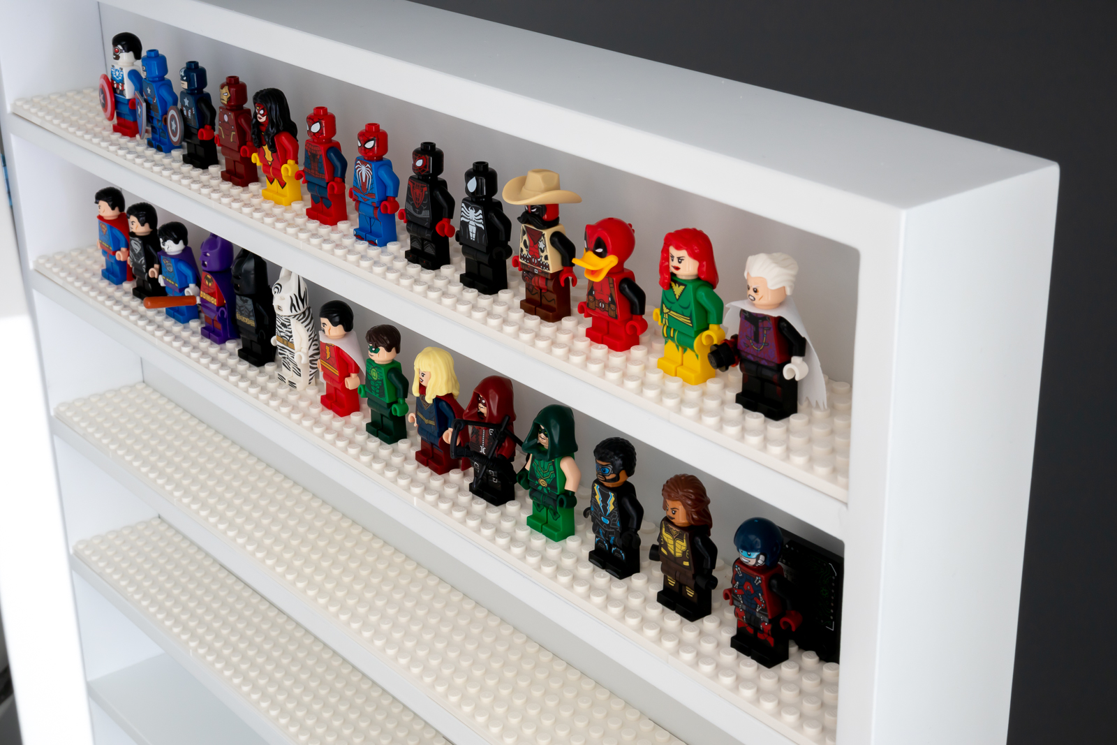 Ma vitrine de Lego Minifigures - LeS pEnDuLes à 10h10
