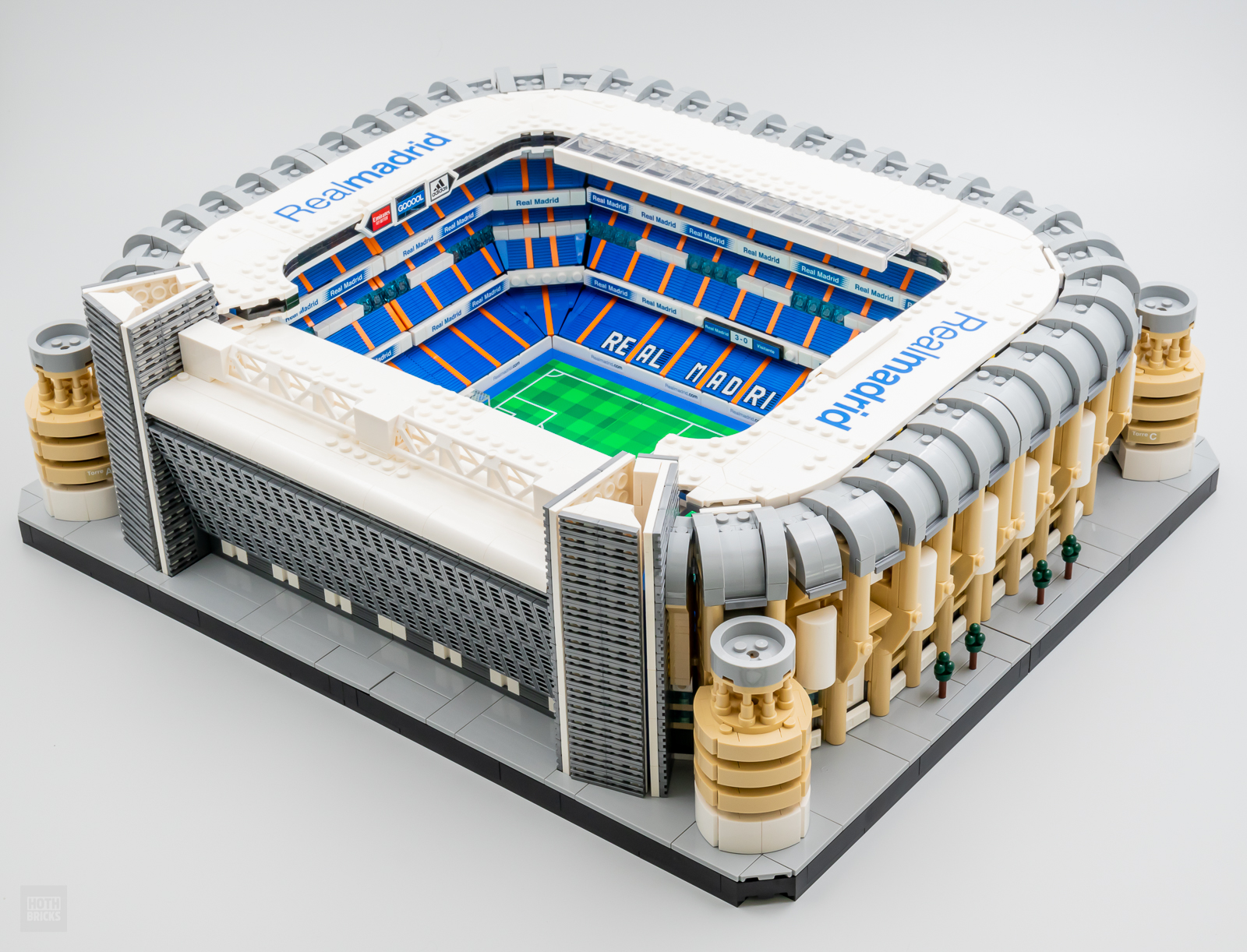 LEGO® Real Madrid – Santiago Bernabéu Stadium 10299