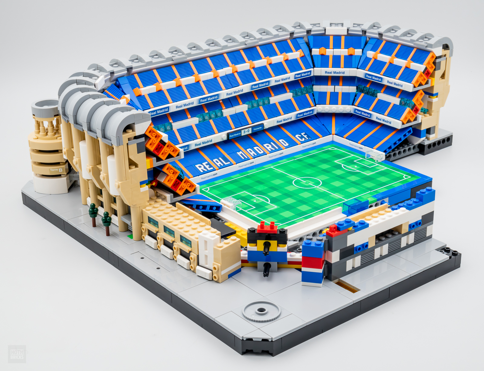 LEGO 10299 Real Madrid Santiago Bernabeu Stadium 18+ 2022 No Box Used F/S