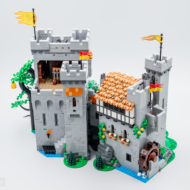 10305 lego icons lion knight castle 11