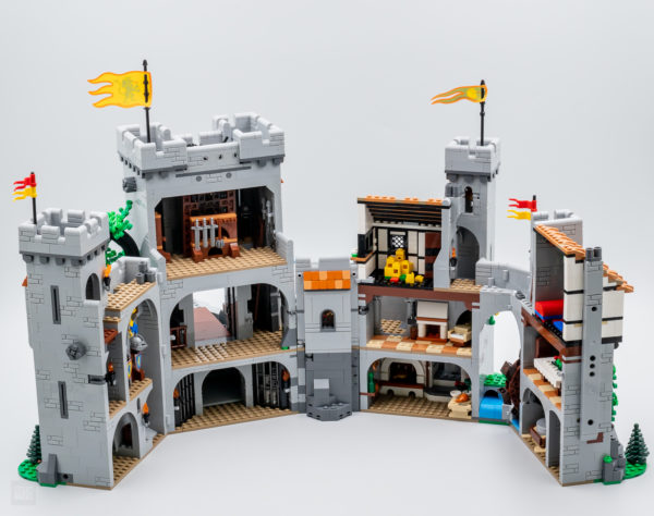 10305 lego icons lion knight castle 12