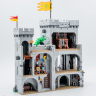10305 lego icons lion knight castle 3