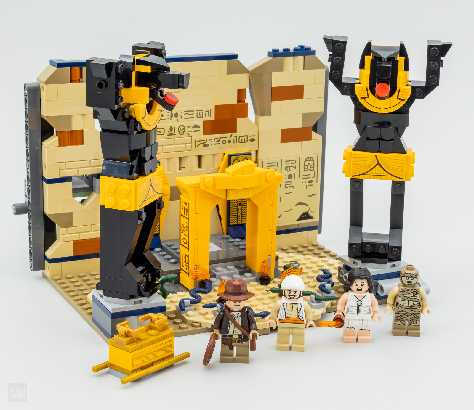 LEGO Indiana Jones Escape from The Lost Tomb 77013 Building Toy, Featuring  a Mummy and an Indiana Jones Minifigure from Raiders of The Lost Ark Movie