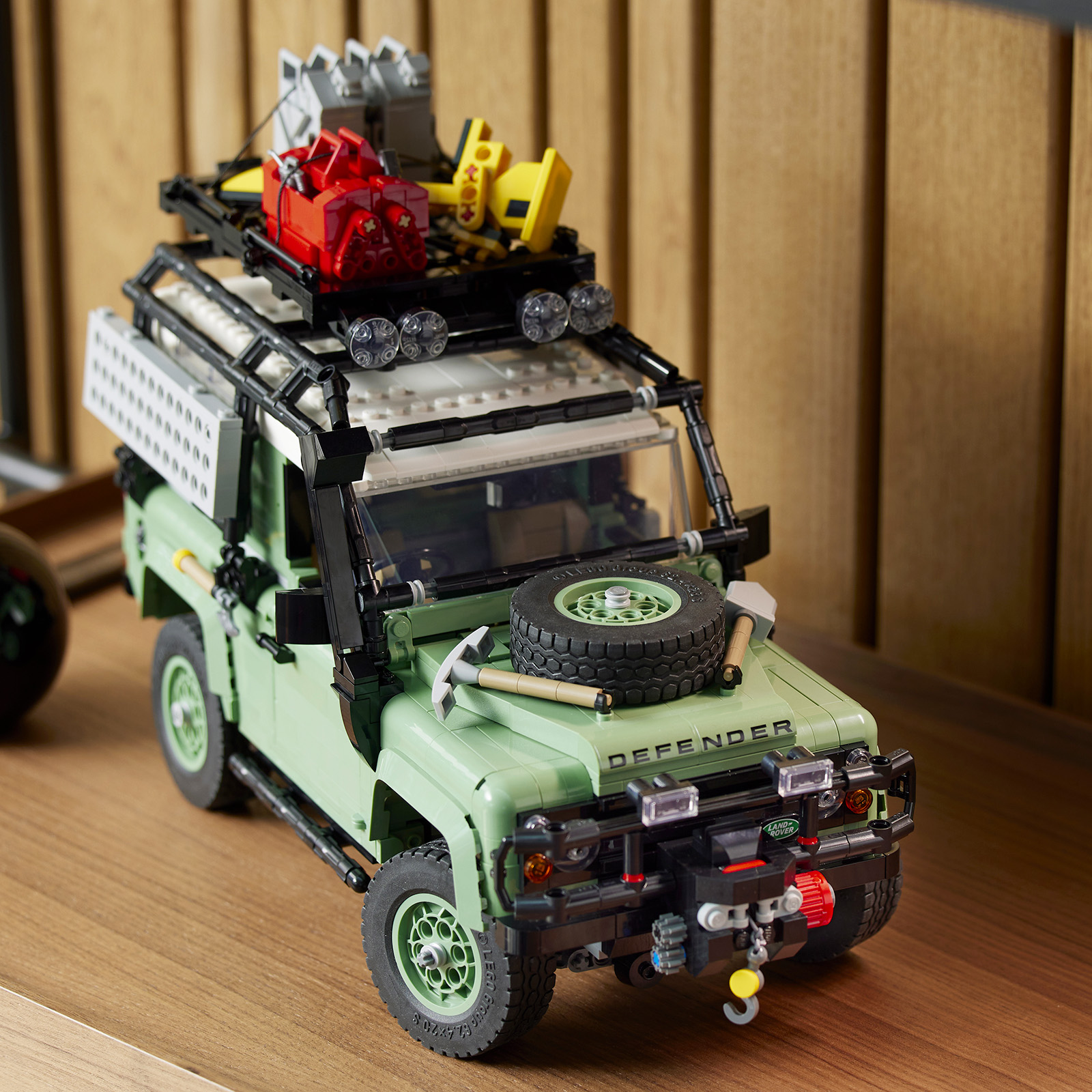 LEGO ICONS 10317 Classic Land Rover Defender 90: die stel is aanlyn in die winkel