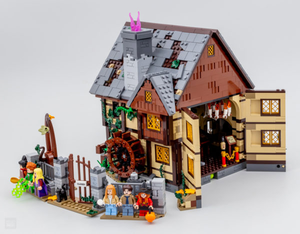 Lego Ideas 21341 Hocus Pocus Sanderson Cottage delle Sorelle 13 1