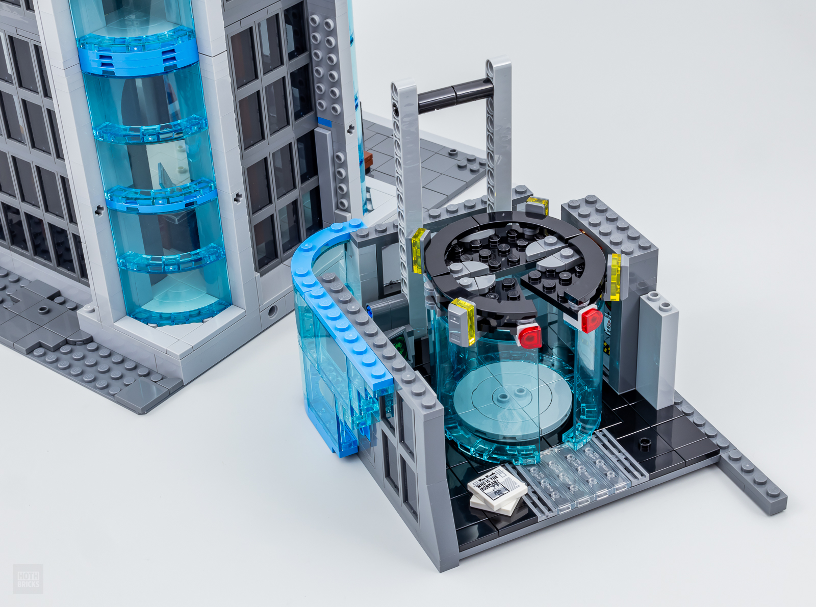 LEGO AVENGERS TOWER - Placement In The City With LEDS! 