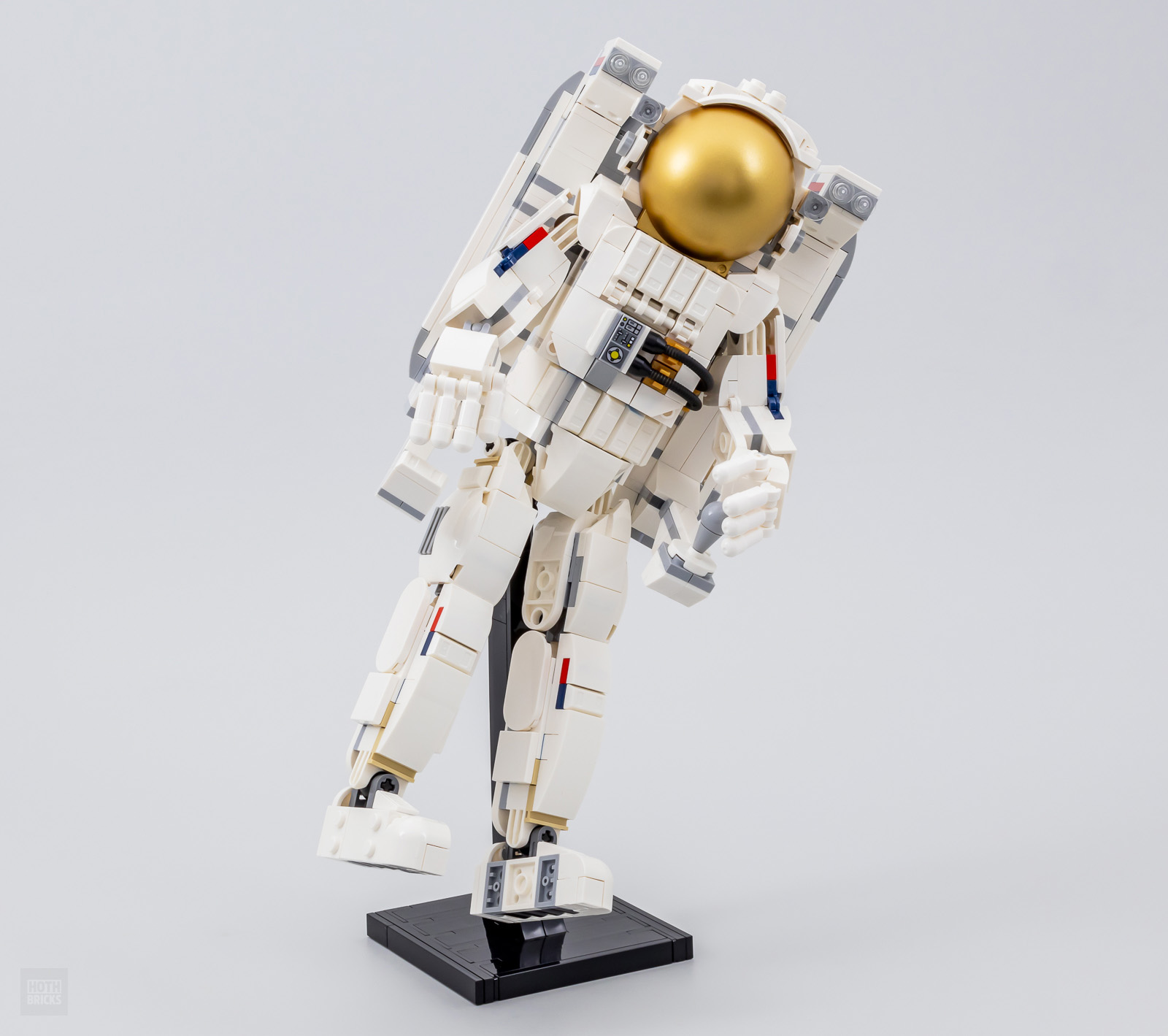 https://www.hothbricks.com/wp-content/uploads/2023/12/31152-lego-creator-space-astronaut_1.jpg
