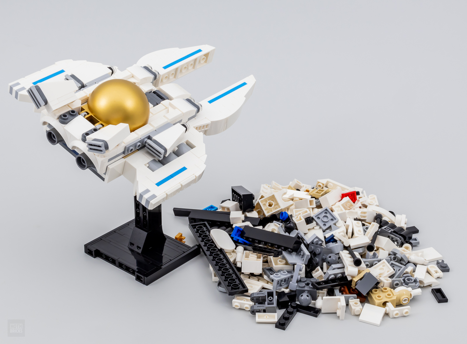 Spaceman inside 31152 Space Astronaut? : r/lego