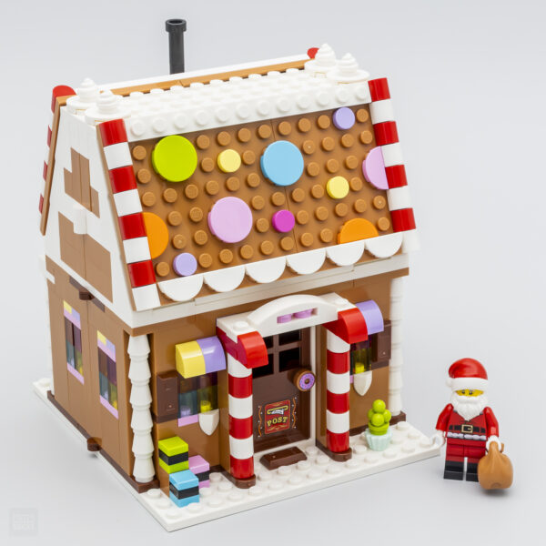 40809 lego festive gingerbread house review 6