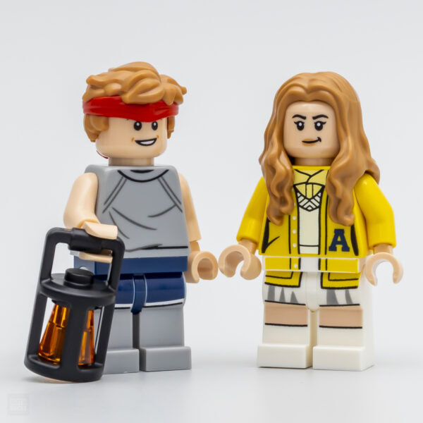 Lego figurines de style HOTH BRICKS représentant deux personnages avec une figurine de lanternes et un look décontracté, parfaits pour la décoration et la collection.