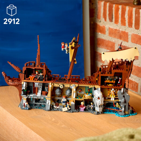 Bateau en LEGO Harry Potter avec personnages et accessoires détaillés, idéal pour les fans de LEGO et de la série Harry Potter, parfait pour la collection et la décoration.