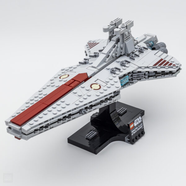 Très vite testé : LEGO Star Wars 75441 Venator-Class Attack Cruiser